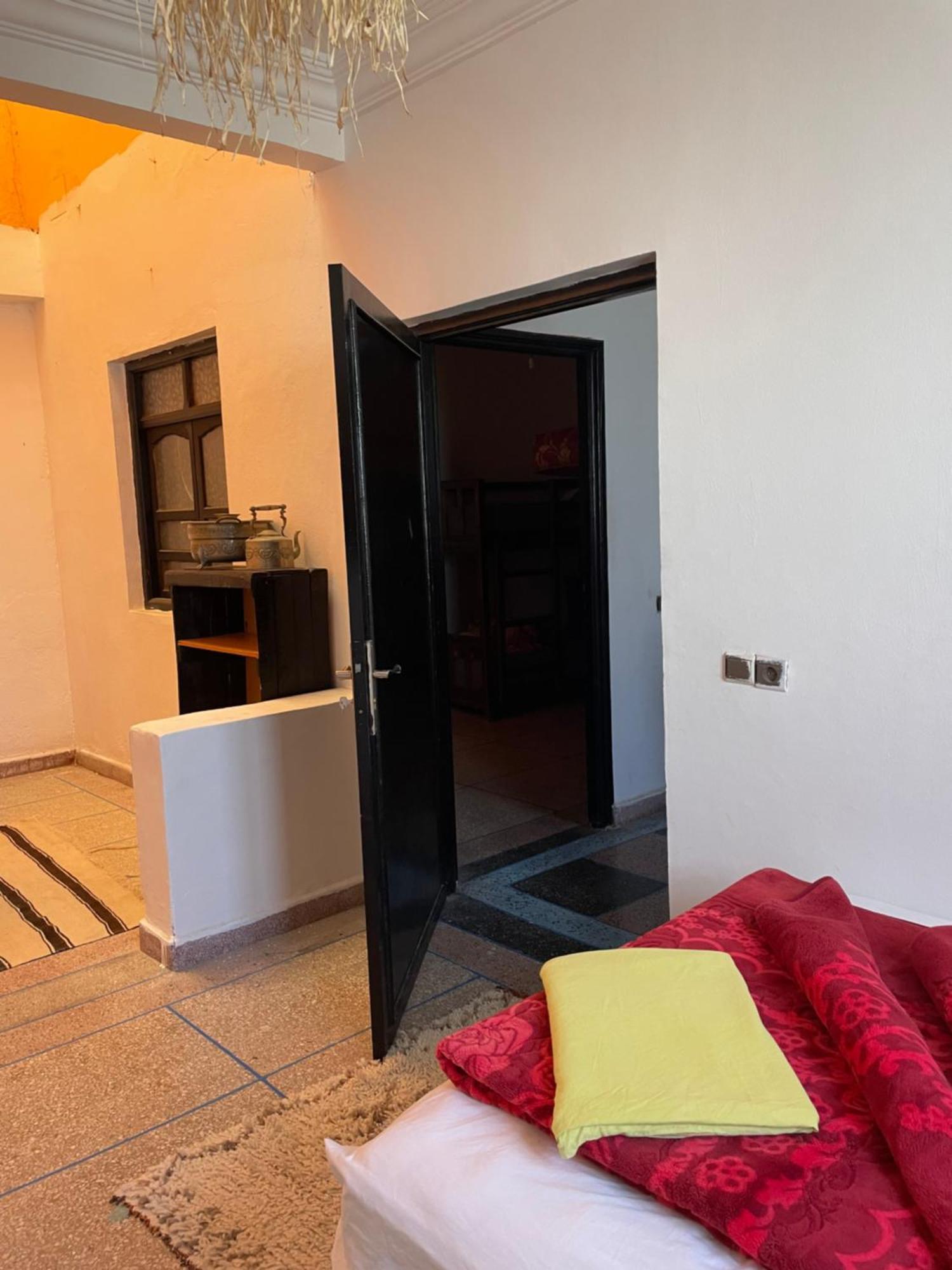 Emallayan Hostel Імсуане Екстер'єр фото